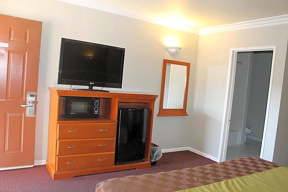 West Coast Inn Santa Ana