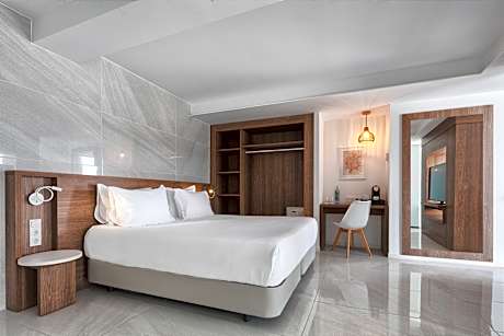 SUITE WITH JACUZZI SINGLE USE