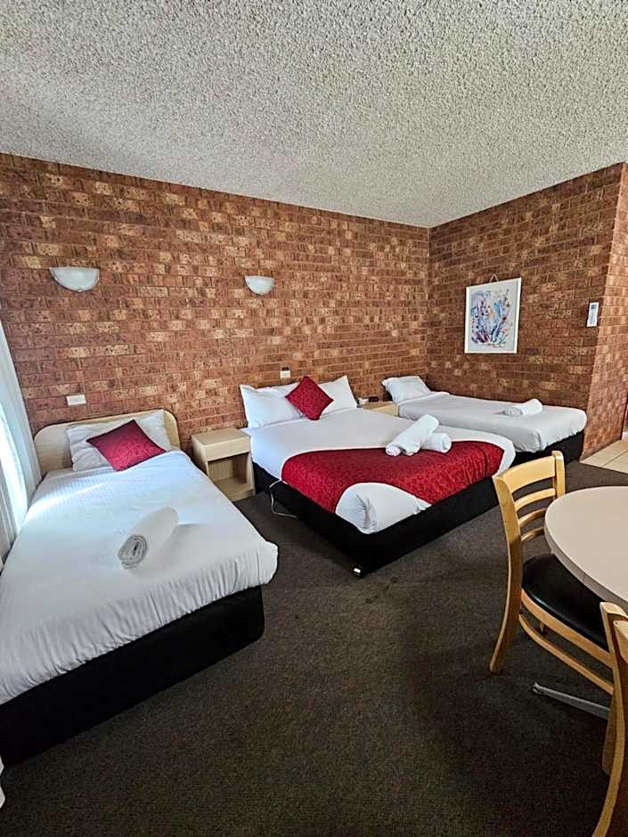 Courtyard Motor Inn