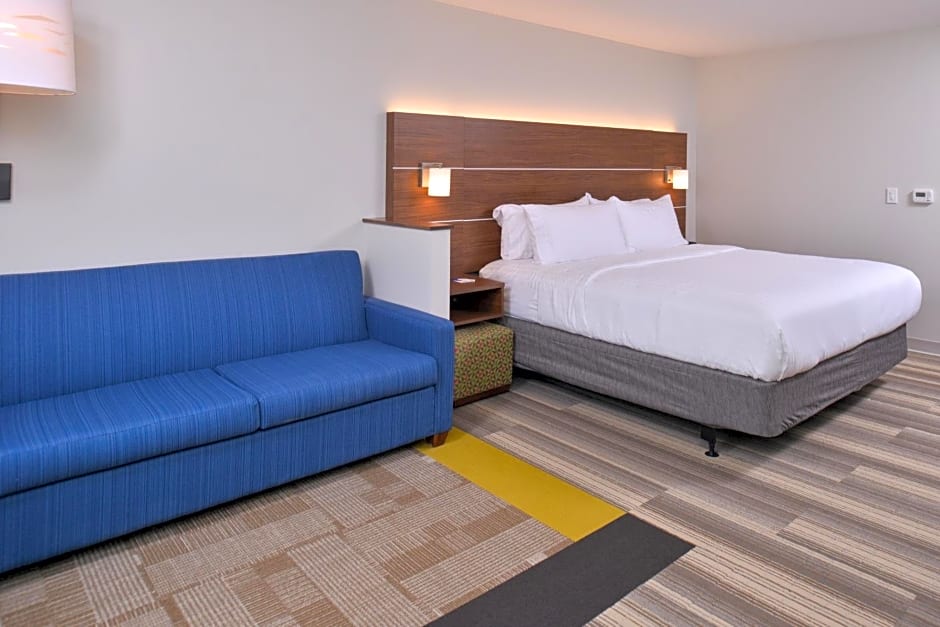 Holiday Inn Express & Suites Omaha Airport, an IHG Hotel