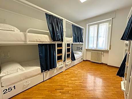 Bed in 6-Bed Mixed Dormitory Room