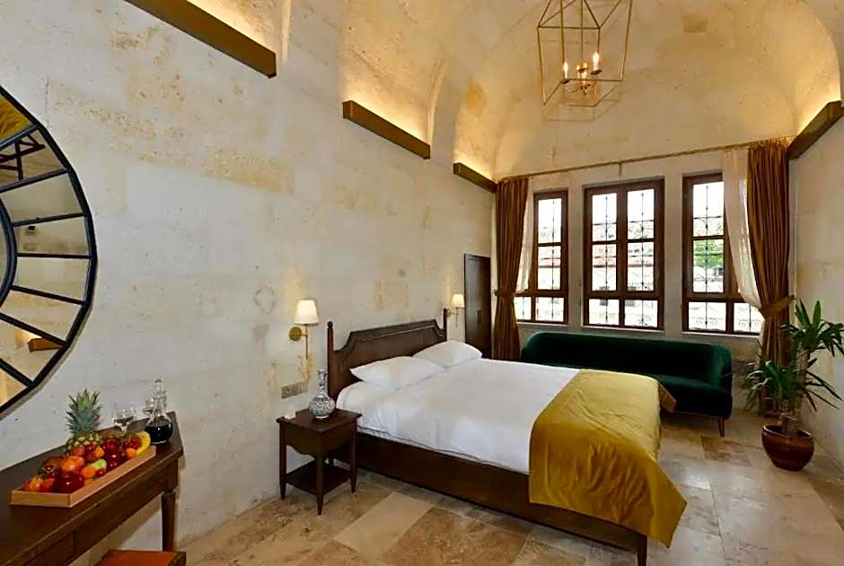 EVANTHIA CAVE SUITES