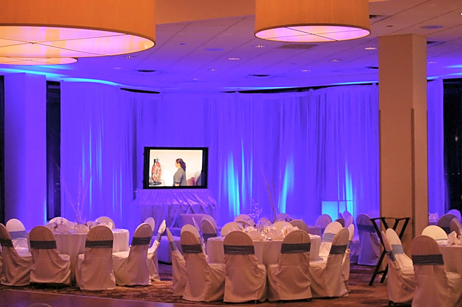 DoubleTree by Hilton Chicago - North Shore Conference Center