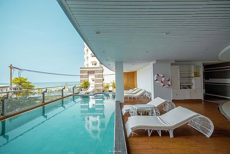 Royal Beach View Suites