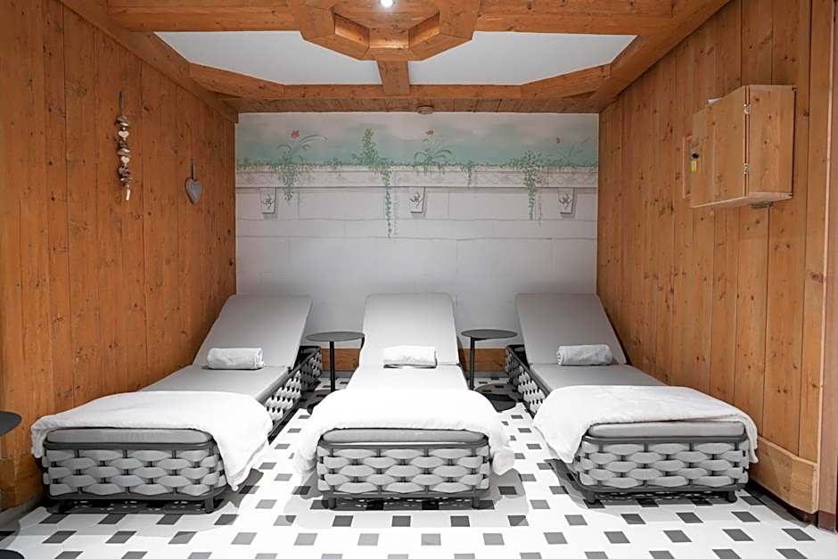 Hotel Astrid mit Panoramapool & inklusive JokerCard