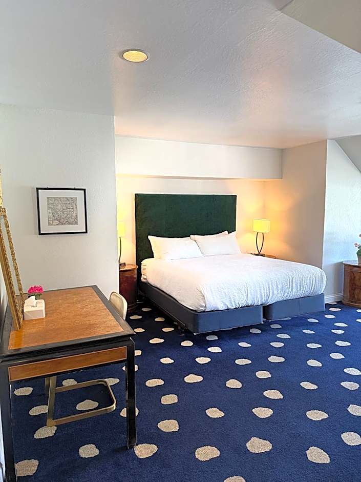 The Sterling Hotel