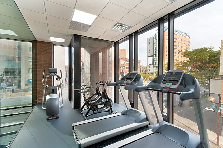 Travelodge by Wyndham Montreal Centre