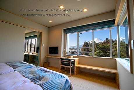 View bath Suite with Tatami Area and Mt. Fuji View - Non-Smoking