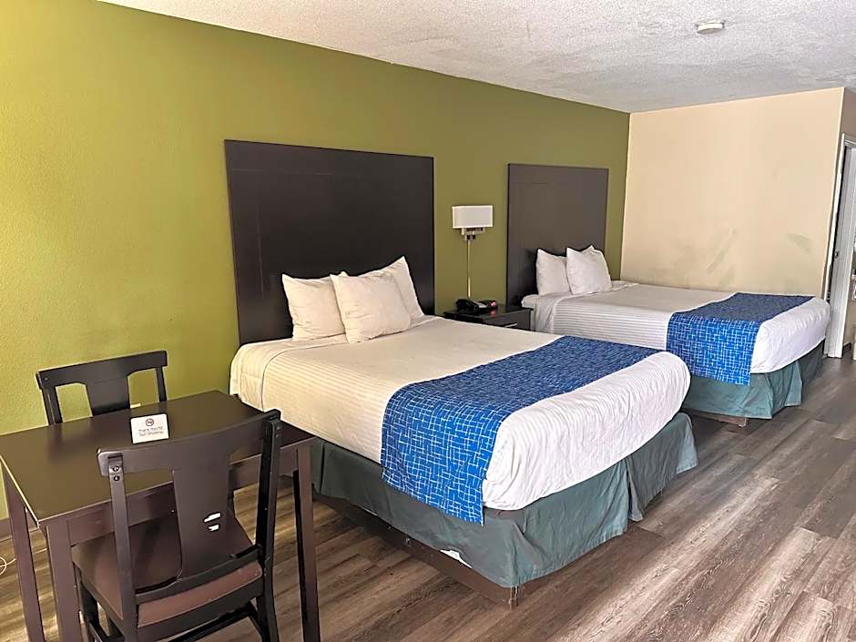Travelodge by Wyndham Clarksville