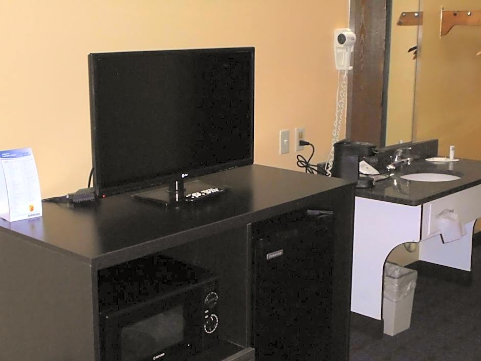 Super 8 by Wyndham Okawville