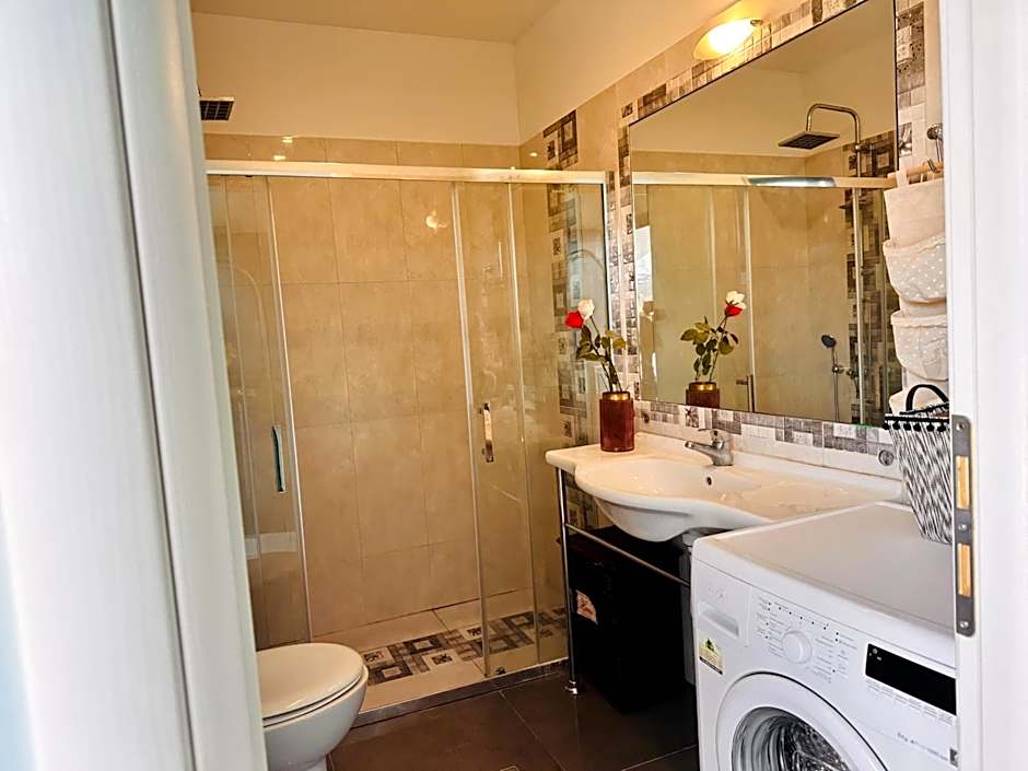 Infinity blue beach apartments - Renovated Apartments 2 Minutes from the Sea & Pool with Scenic Views