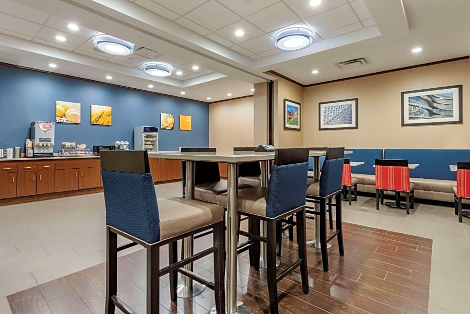 Comfort Inn & Suites Pittsburgh