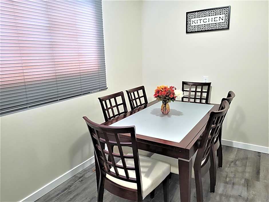 Cozy 4 bedroom townhouse - peaceful feel of home