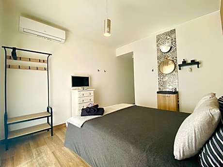Budget Double Room with Private Bathroom