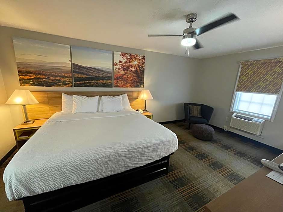 Days Inn by Wyndham Holladay