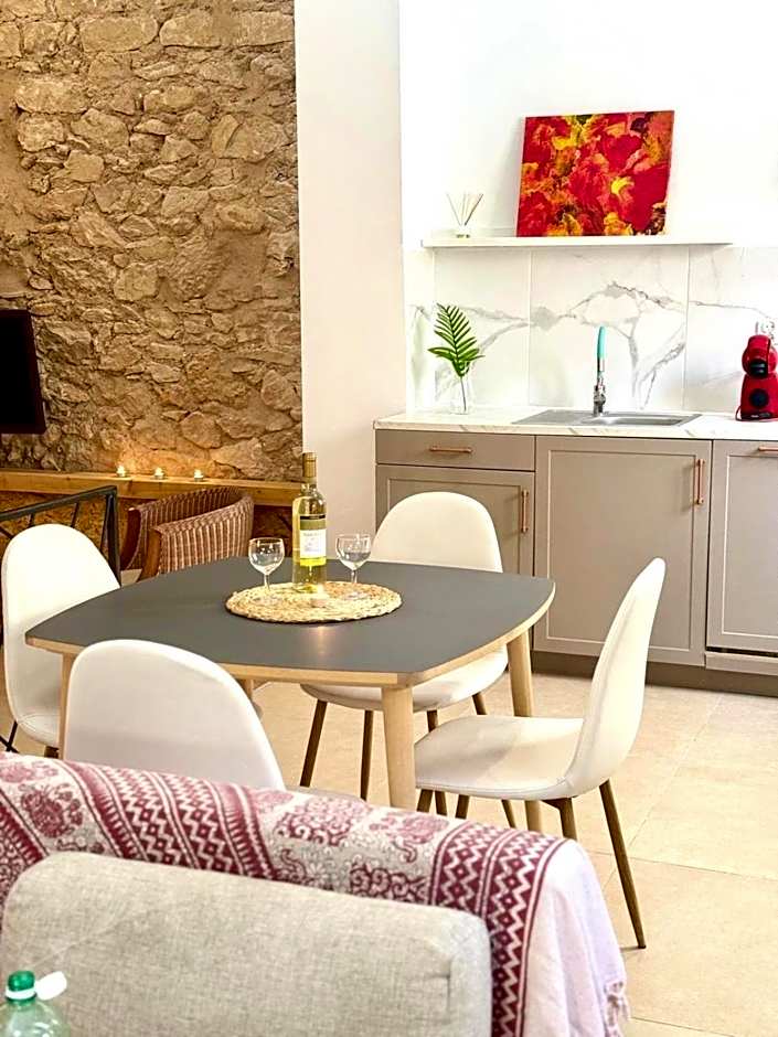 Soho Boho Apartments - with sunny rooftop terrace and fiber optic internet