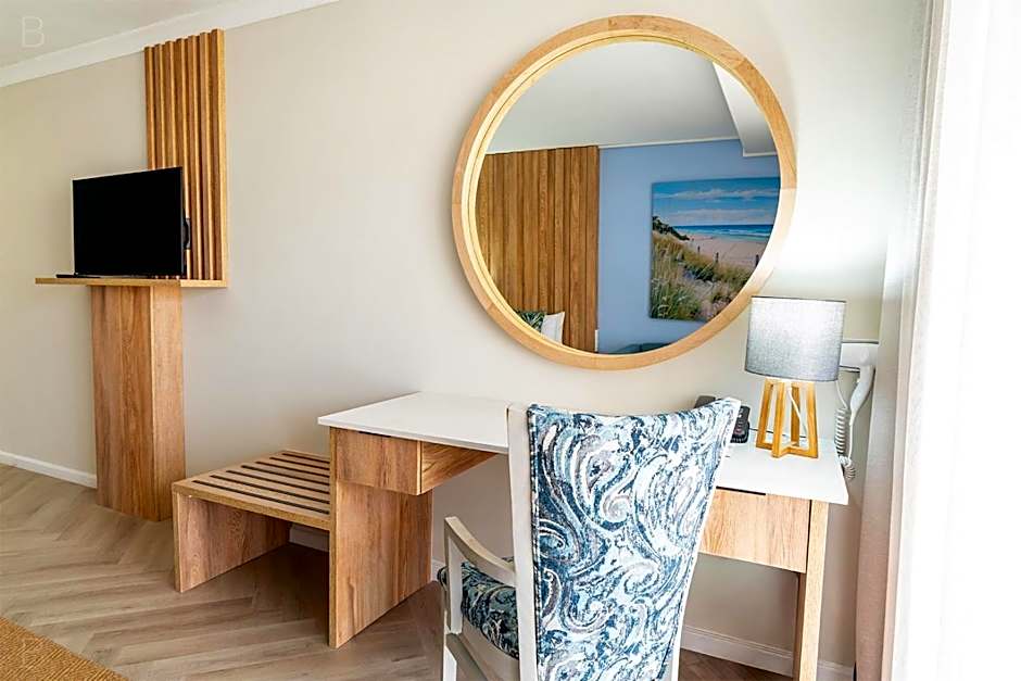 Lagoon Beach Hotel & Spa