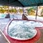 Colonial Pool & Spa Motel
