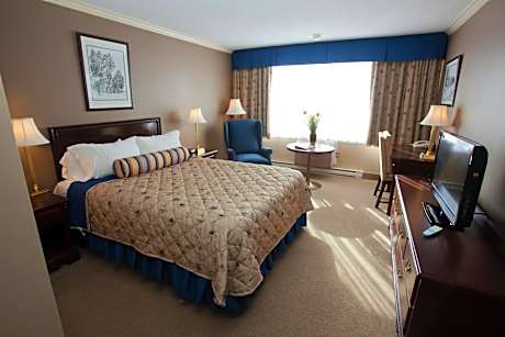 Standard Queen Room with Drive-Up Access