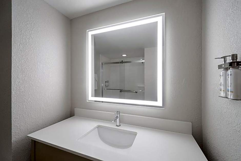 Holiday Inn Express Pembroke By IHG