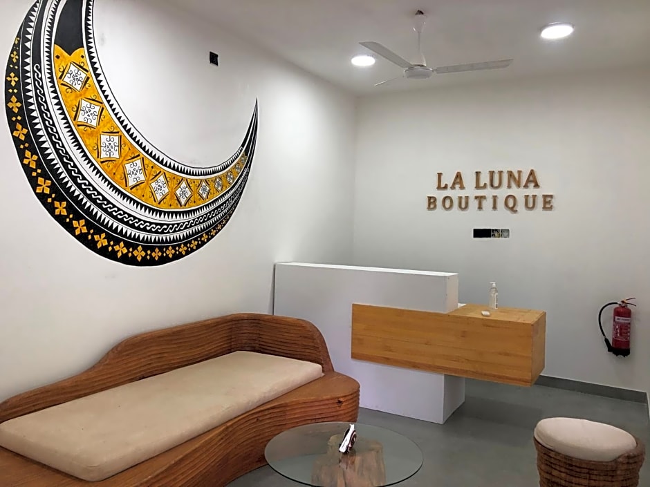 La Luna Boutique Dhangethi