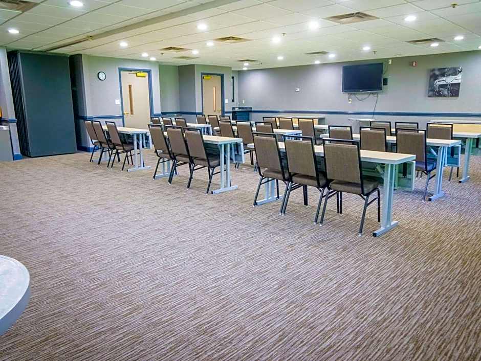 Country Inn & Suites by Radisson, Burlington (Elon), NC