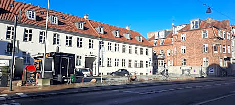 Wooden box with sleeping amenities Vindegade 53E