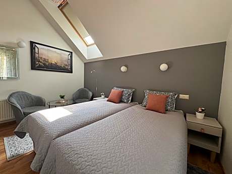 Twin Room with Shower