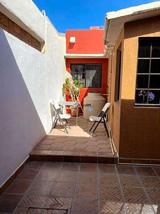 Casa Gaviotas Art cozy 2 bed house with art studio close to downtown