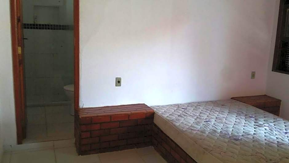 CASA 7 qts sendo 4 suites, Piscina Churrasqueira 200 m praia Anjos