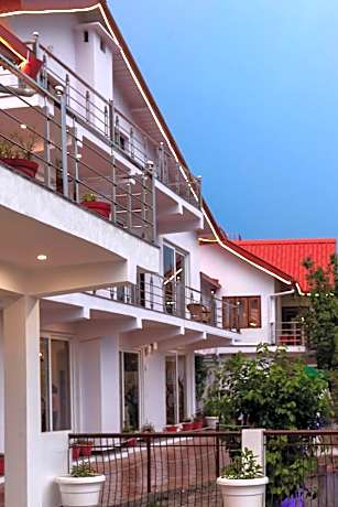 Alaya Stays Amara Aether Spacious Room with Scenic Views in Nainital