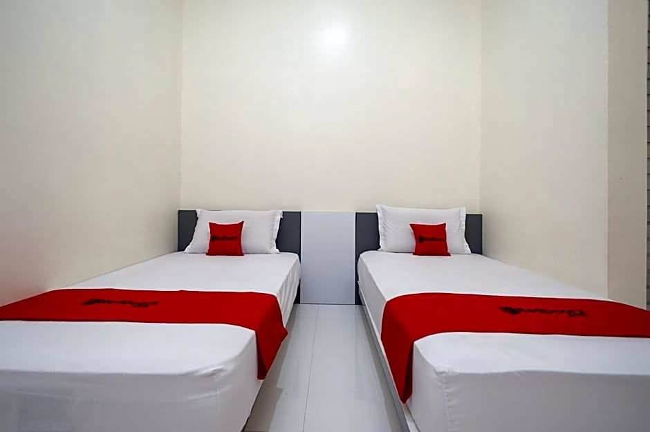 RedDoorz Syariah near RS Tentara Solok