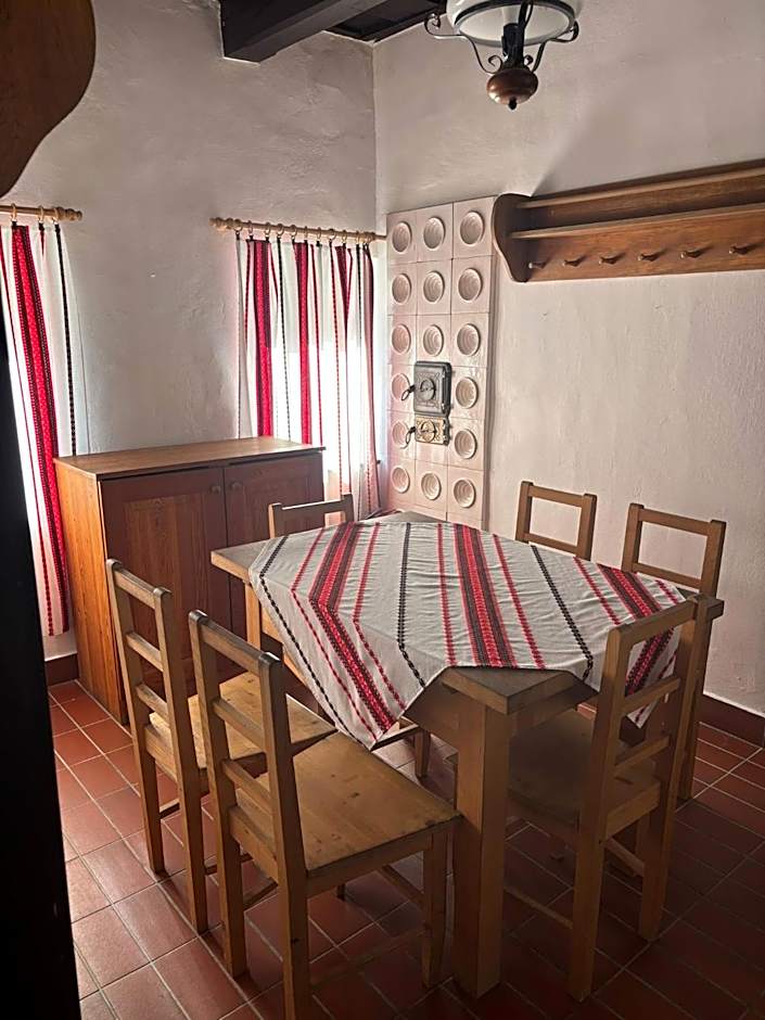 Hollóköves Vendégházak