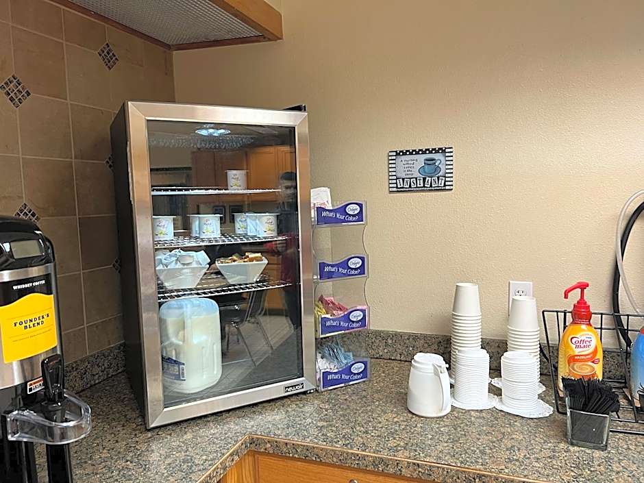 Lavissh Inn and Suites