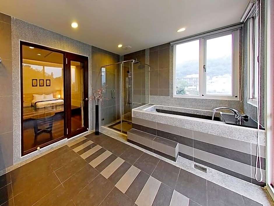Sun Moon Lake Karuizawa Villa B&B