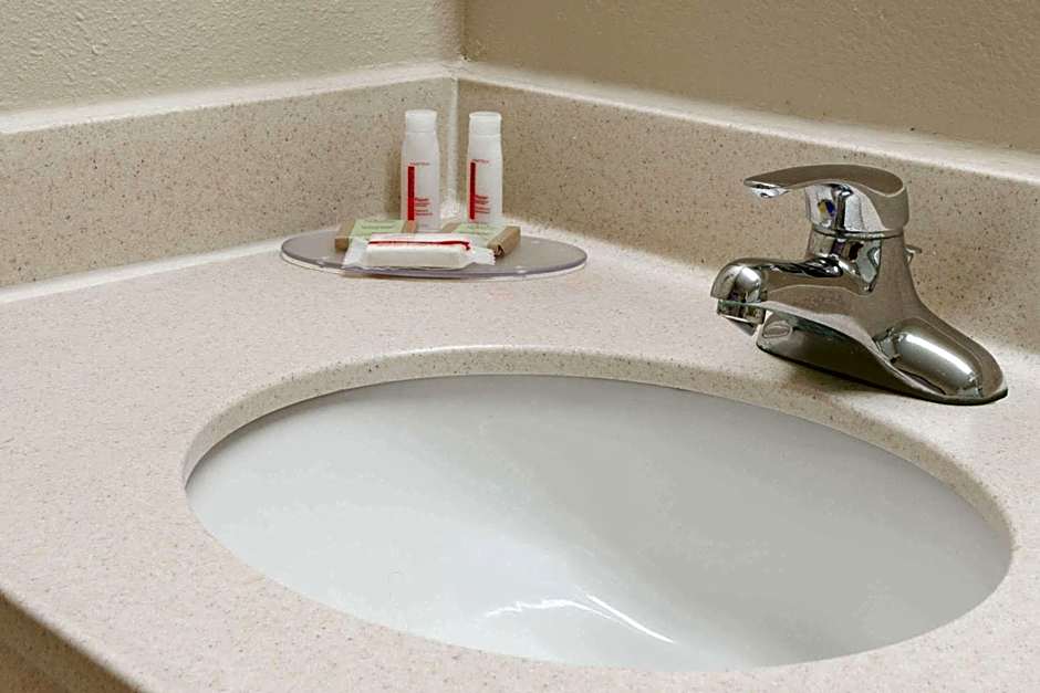 Super 8 by Wyndham St Charles