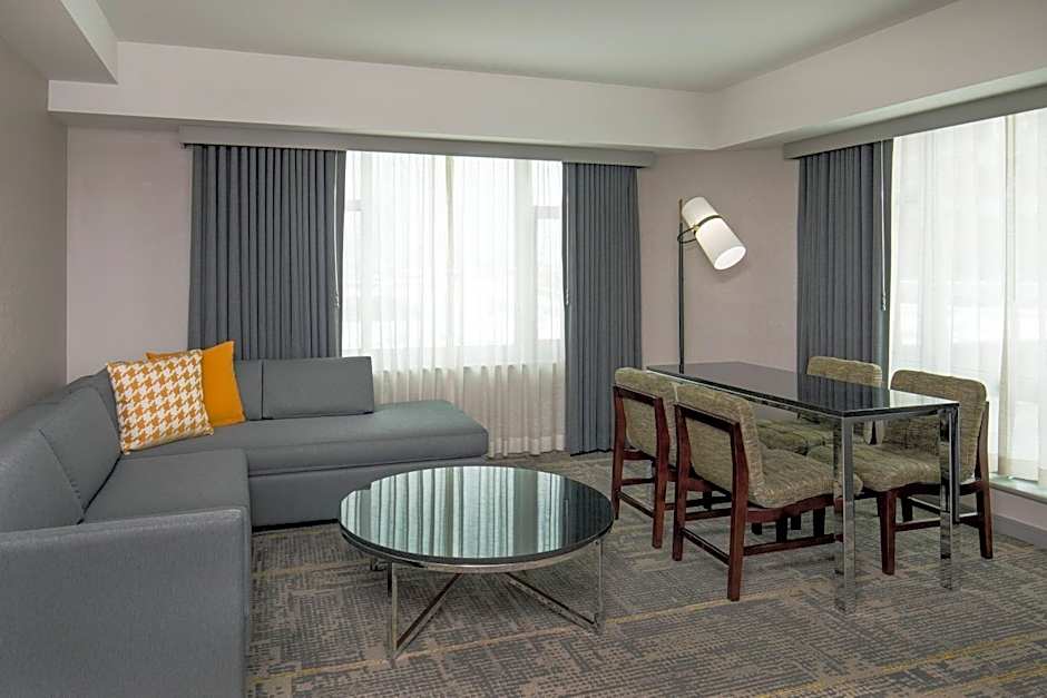 Le Meridien Boston Cambridge