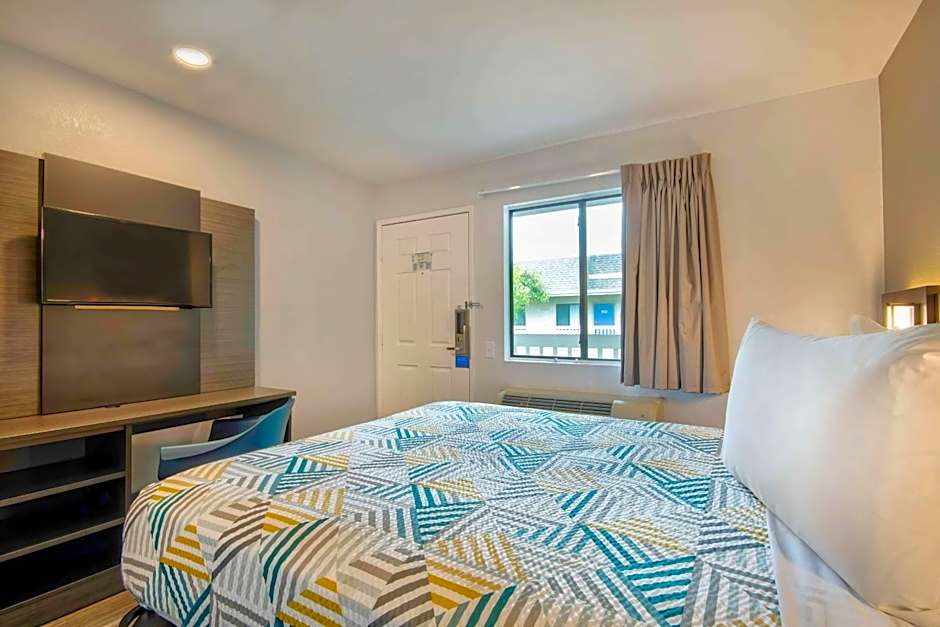 Motel 6 Monterey - Marina