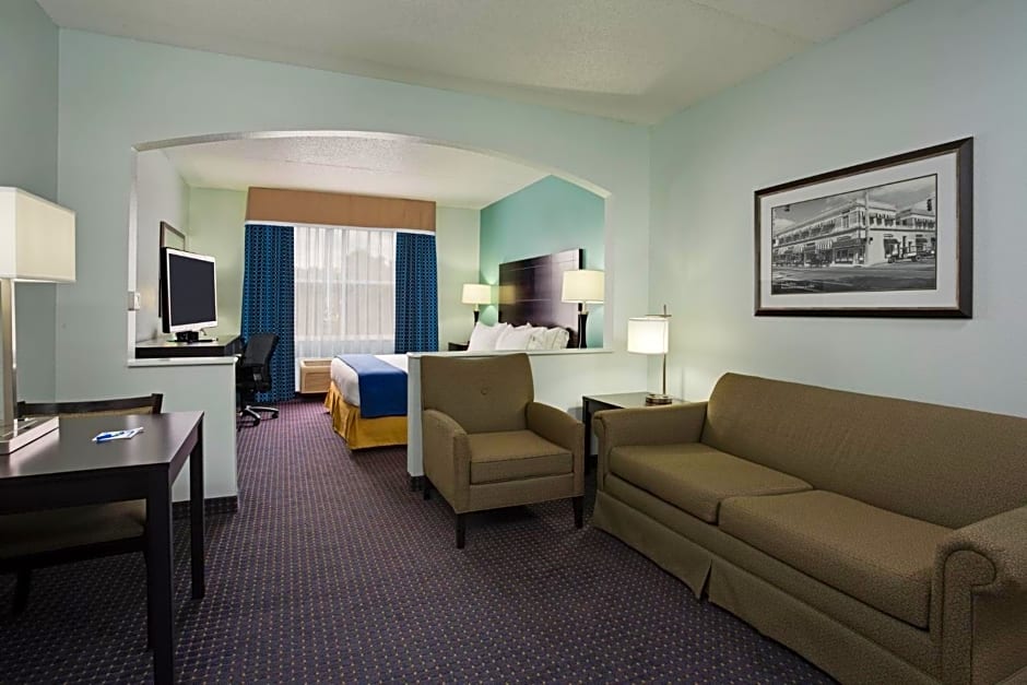 Holiday Inn Express Hotel & Suites Plant City
