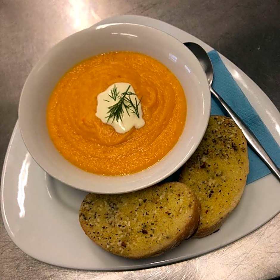 Ten Dollar Town Motel