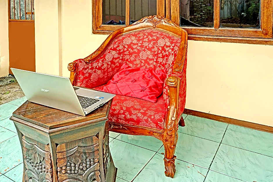 SPOT ON 92450 Homestay Simpang Panji Suroso Syariah