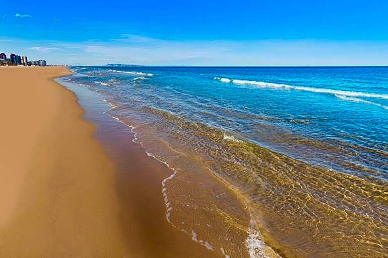 Hugo Beach Hotel & Apartments