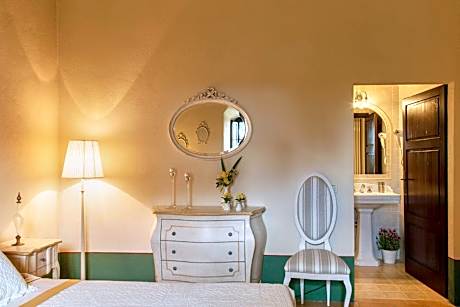 Deluxe Double Room with Castle View