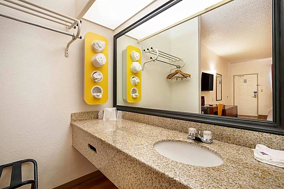 Motel 6-Covington, TN