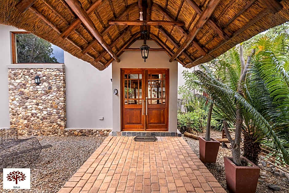 Zebula Golf and Wildlife Estate - Aardwolf Pax 10 - Moi Signature Luxury villa