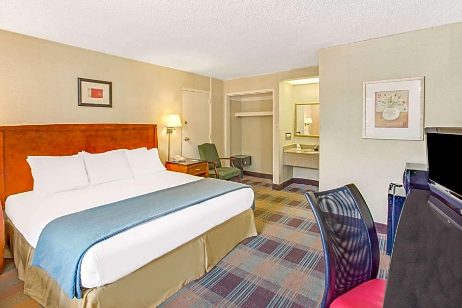 Travelodge by Wyndham Silver Spring