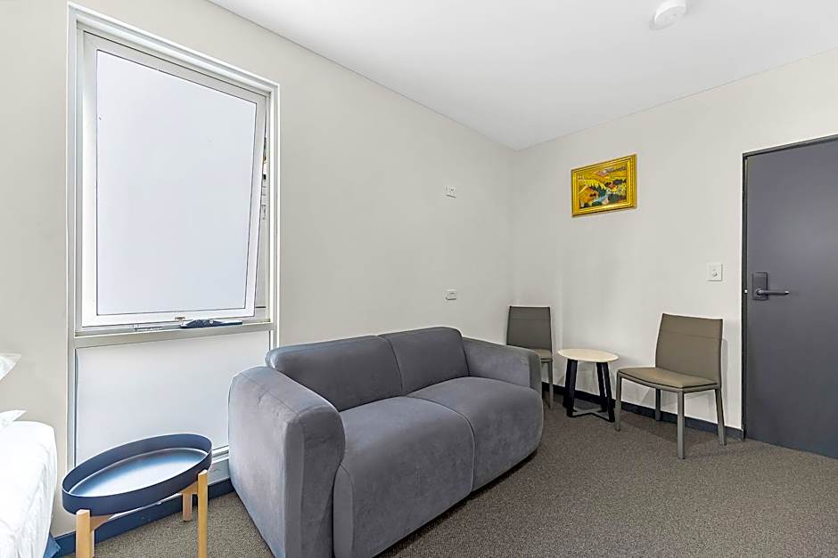 London Plane Backpackers