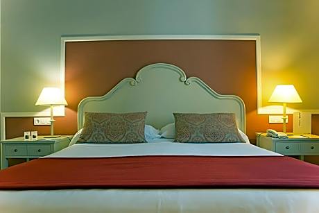 Petite Room with 1 Double Bed