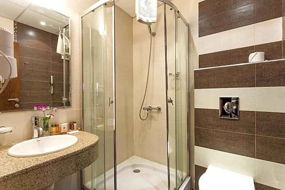 City Avenue Hotel by HMG