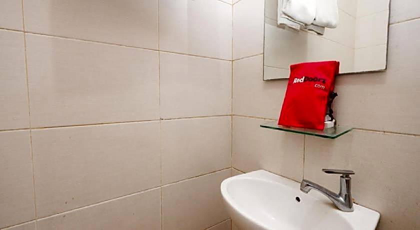 RedDoorz Plus @ Singosari Raya